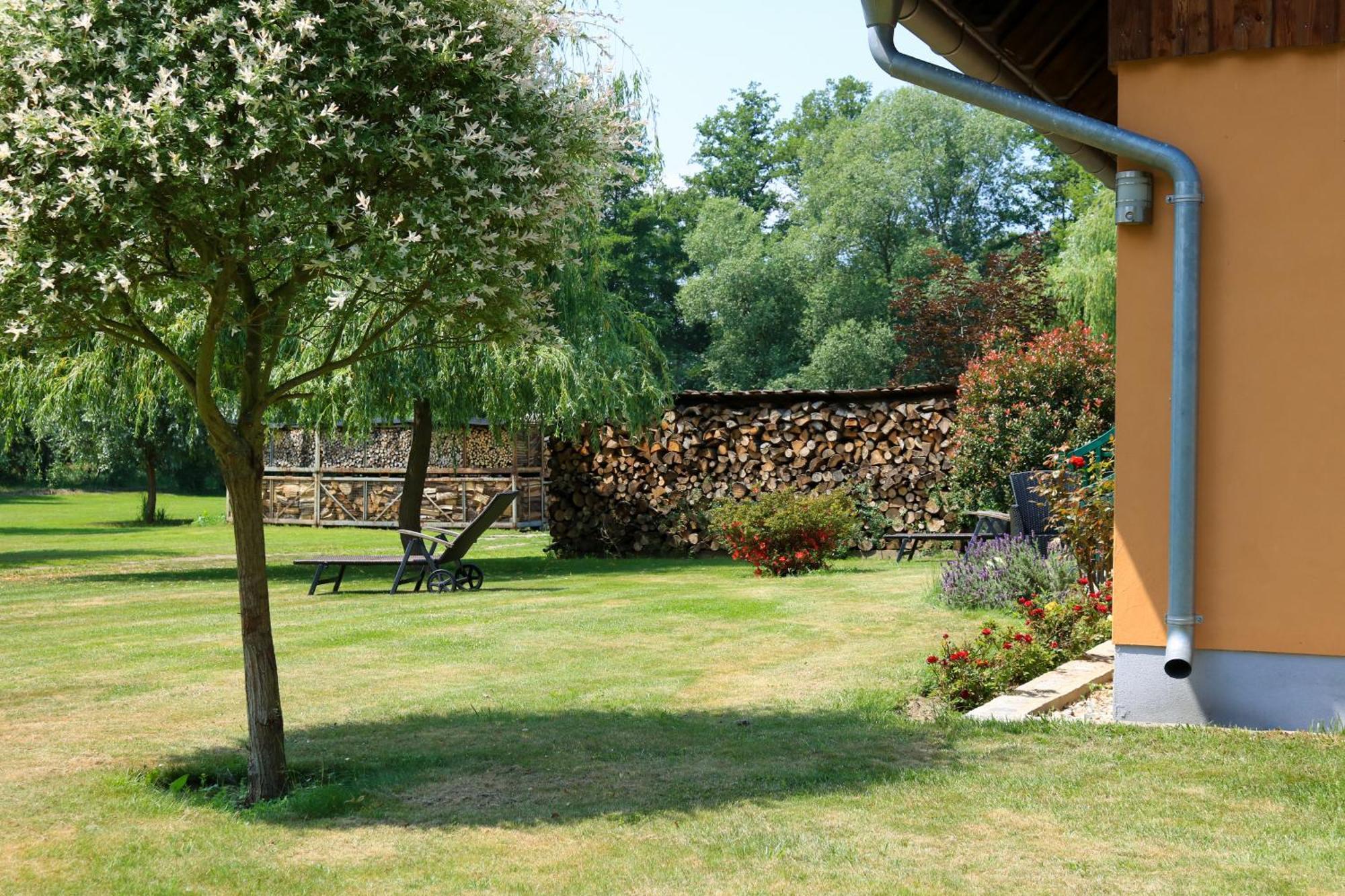Gasthaus & Pension Am Kurfuerstendamm Burg  Bagian luar foto